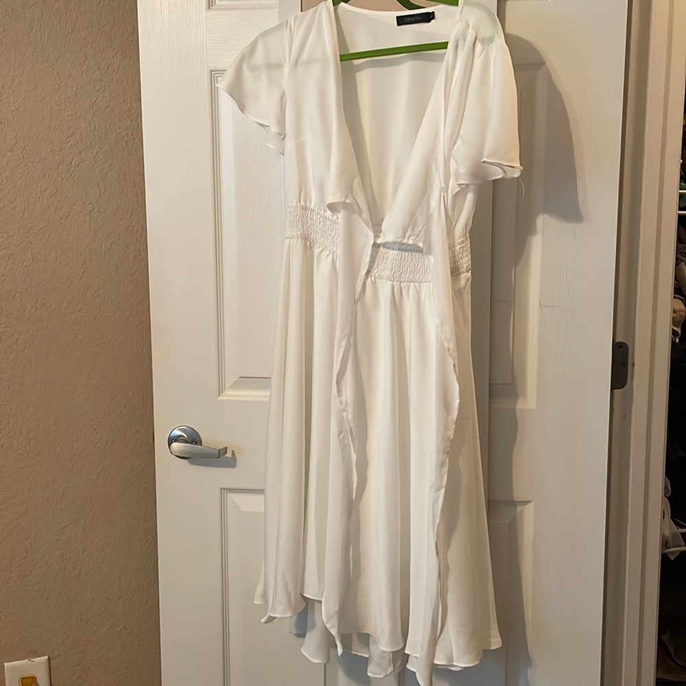 White flowy dress. Used for engagement pictures. Only worn once. Comfortable